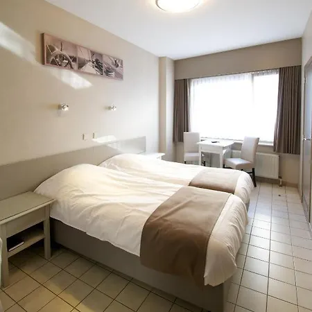 Hotel De Golf 2*