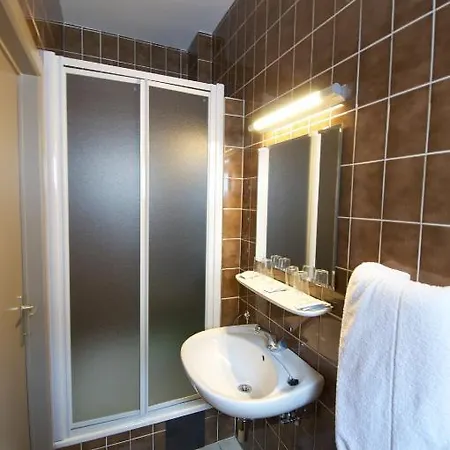 De Golf Hotel 2*