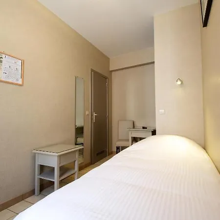 Hotel De Golf 2*