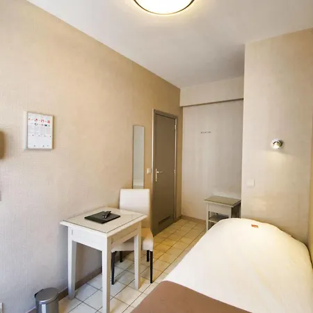 Hotel De Golf 2*