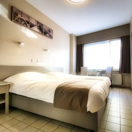 Hotell De Golf 2*