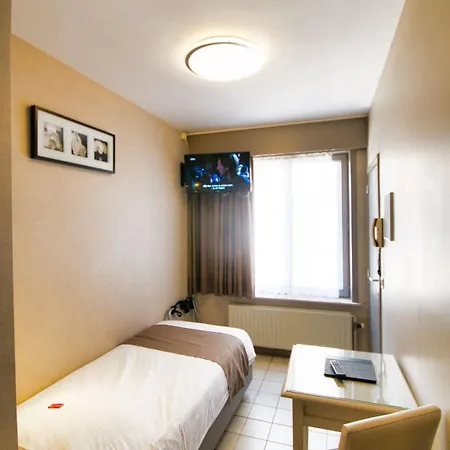 Hotell De Golf 2*